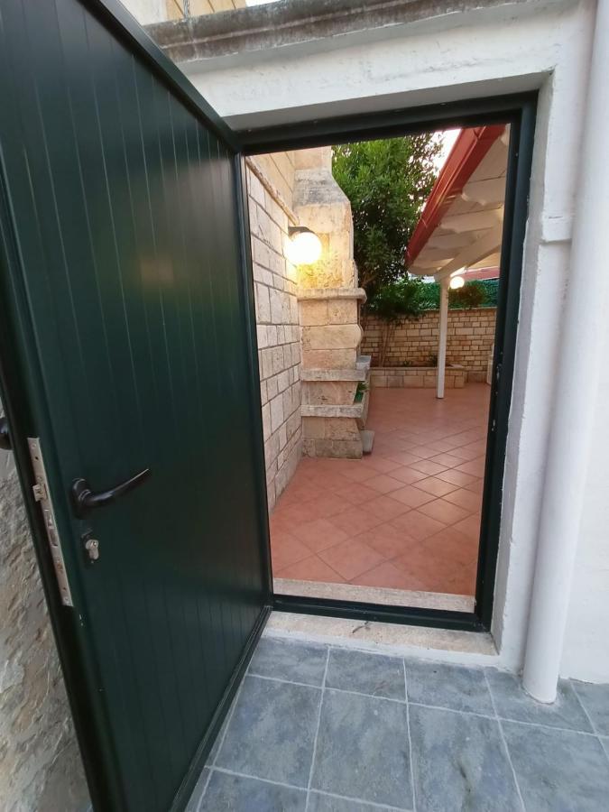 Villetta Poesia 50 M Dal Mare Con Giardino E Parcheggio Torre dell'Orso Exterior foto